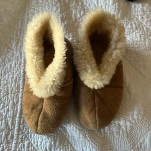 Boy Girl Size 5 Genuine Shearling Slippers